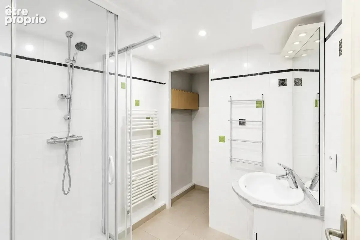 Maison familiale avec jardin, garage, piscine et atelier - photo 16