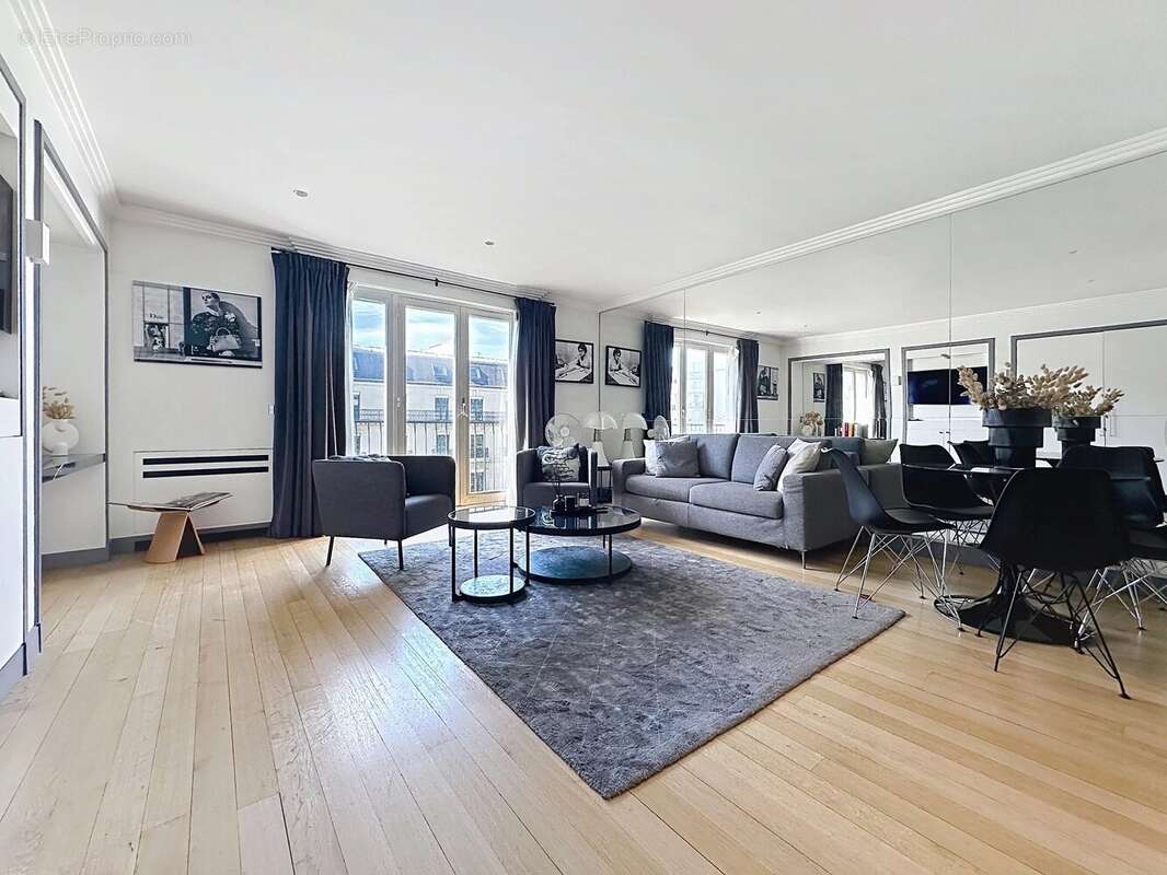 Appartement à PARIS-8E