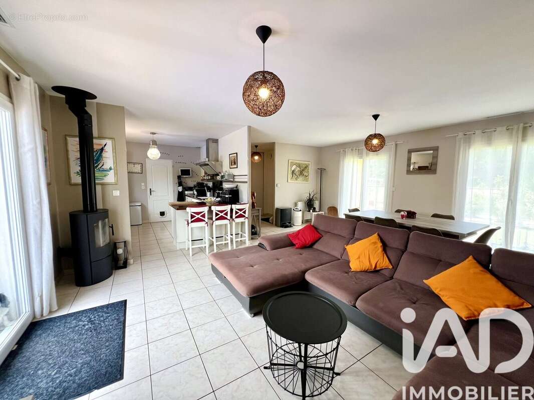 Maison 101 m² à Mios  - photo 7