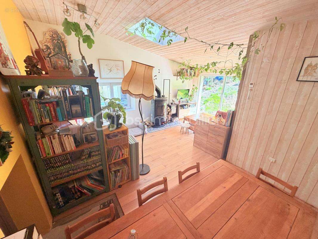 À vendre – Maison de plain-pied avec grand terrain dans un environnement très calme sans aucuns vis-à-vis - photo 4