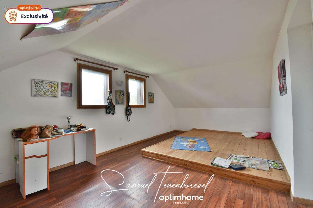 Maison familiale de 196 m² avec 4 chambres, double garage et grand terrain – Beuzeville (27210) - photo 8