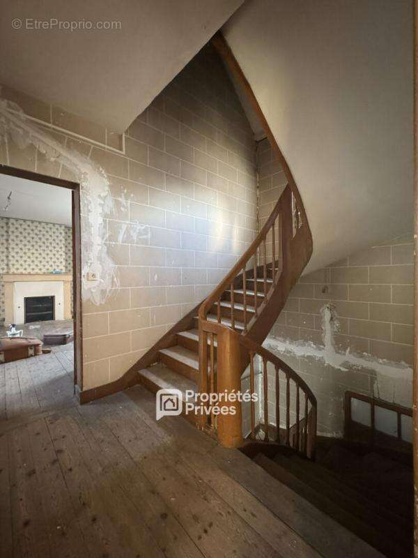 A VENDRE 37420 HUISMES Maison 205 M² dépendances - photo 10