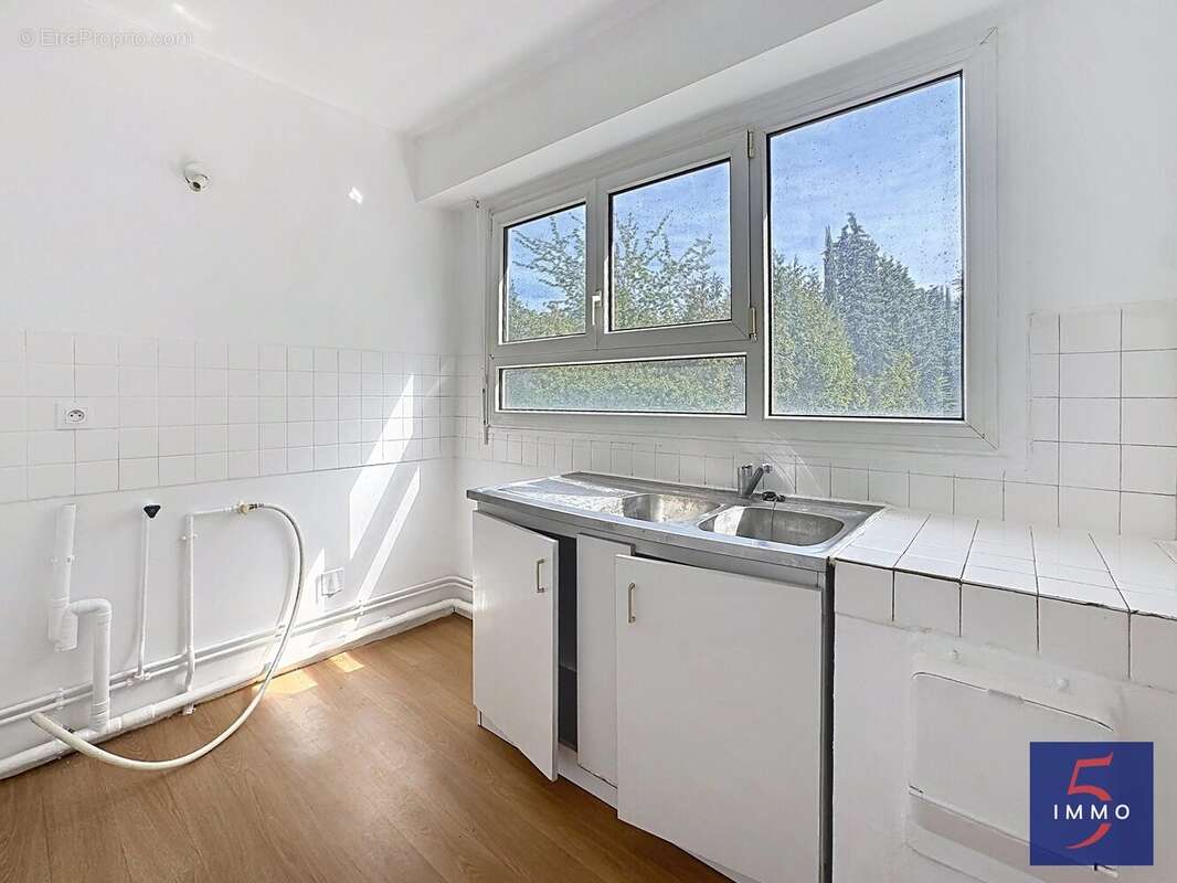 Quartier la varenne - beau studio 27 m² cave et parking ! - photo 3