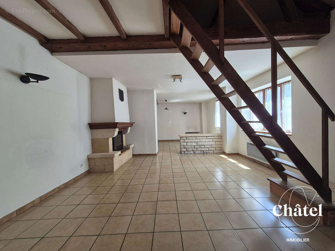 Maison à VERNEUIL-EN-HALATTE
