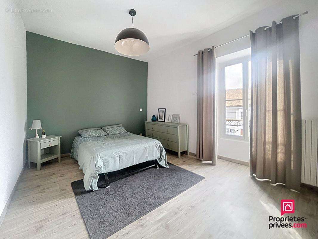 Maison à SAINT-COSME-EN-VAIRAIS