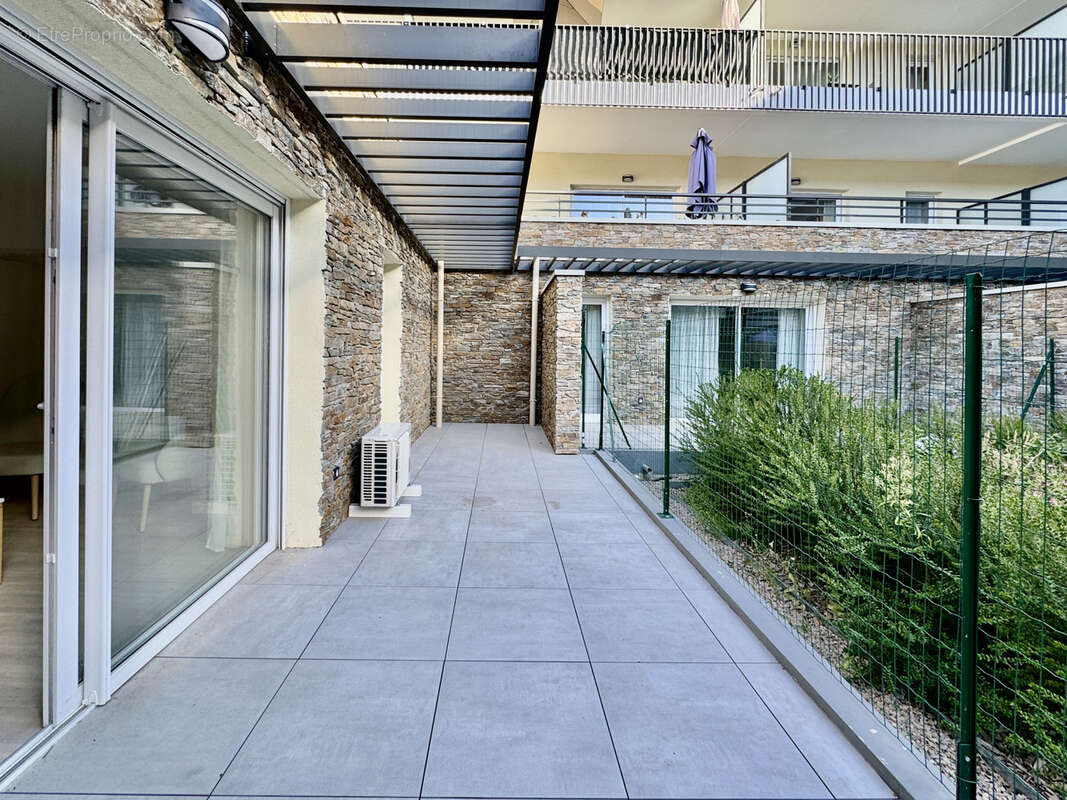 Appartement à ROQUEBRUNE-SUR-ARGENS