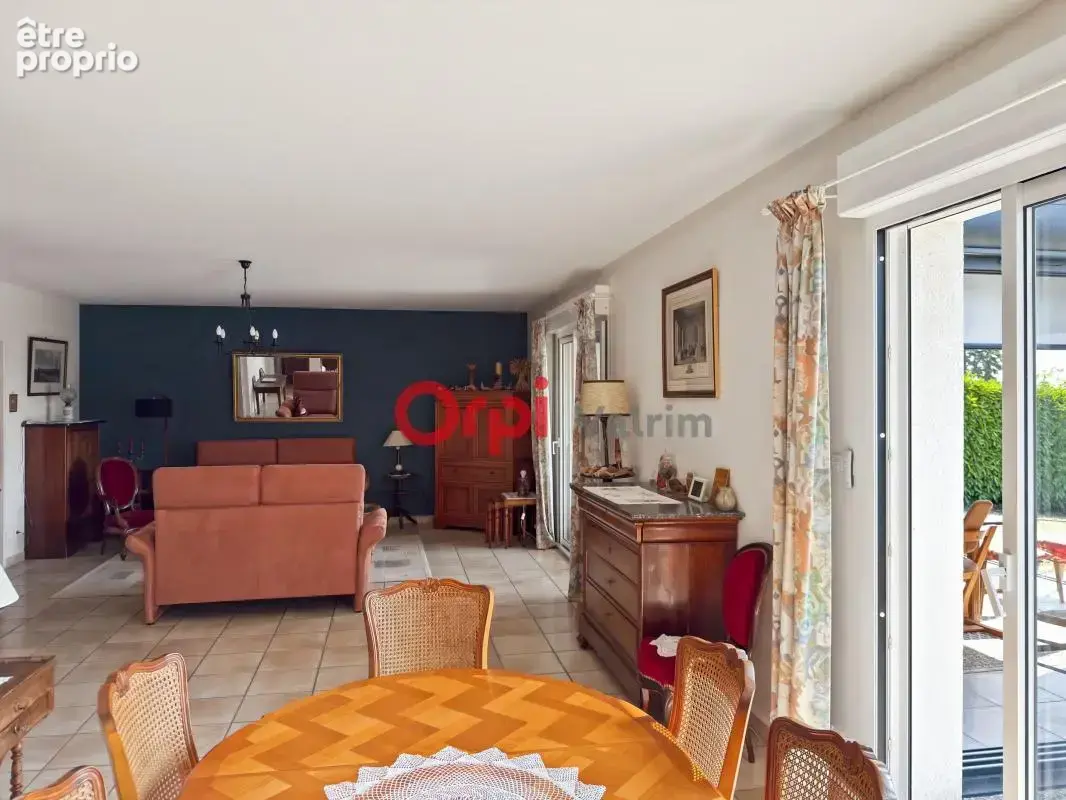  Le charme du centre-ville, l'espace en plus : votre futur cocon à Beaugency  - photo 3