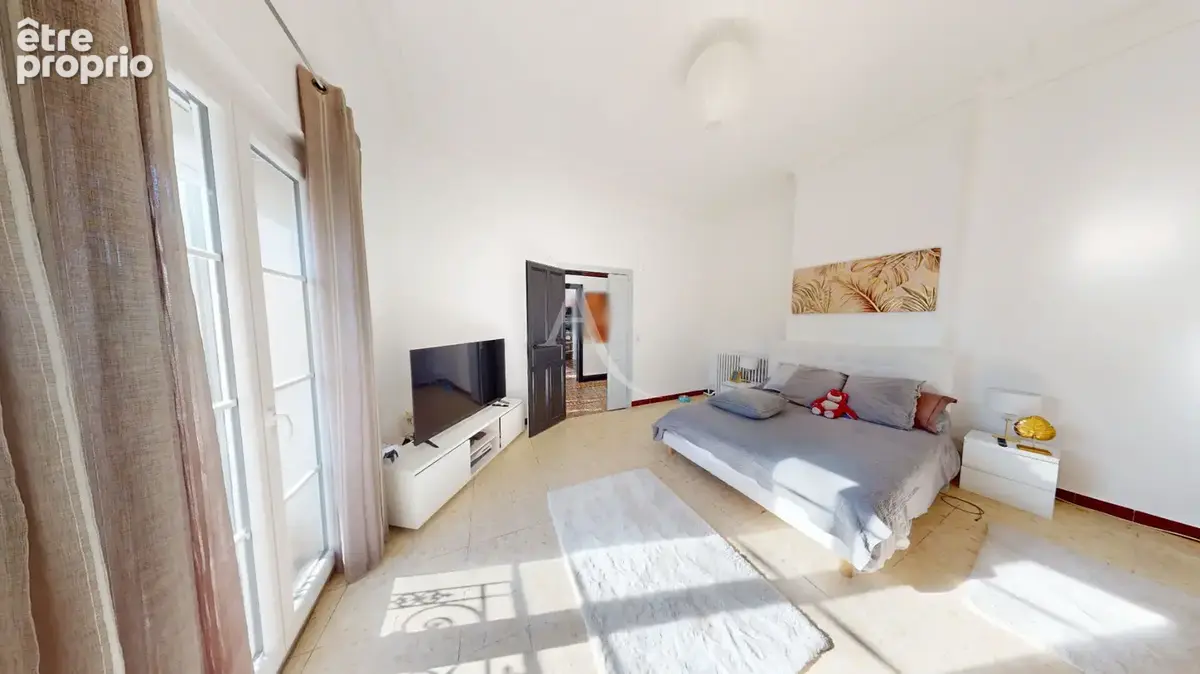 A VENDRE Maison Uchaud 8 pièce(s) 211 m2 - photo 11