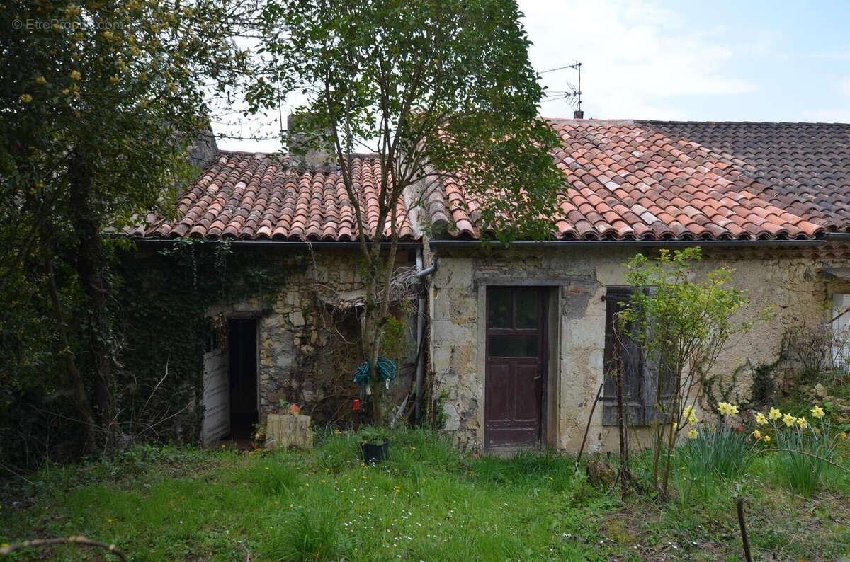 010 - Maison à VIC-FEZENSAC