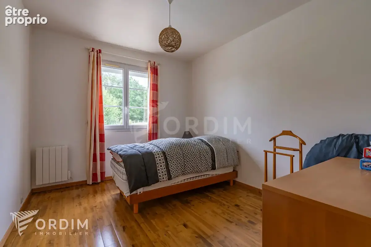 Maison plain-pied 102 m² avec piscine chauffée - terrain 2 083 m² - photo 9