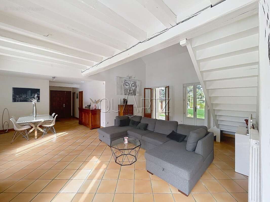 Maison d'architecte à Nesles-la-Vallée - photo 4