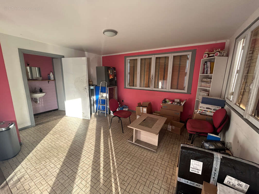 Commerce à DECINES-CHARPIEU