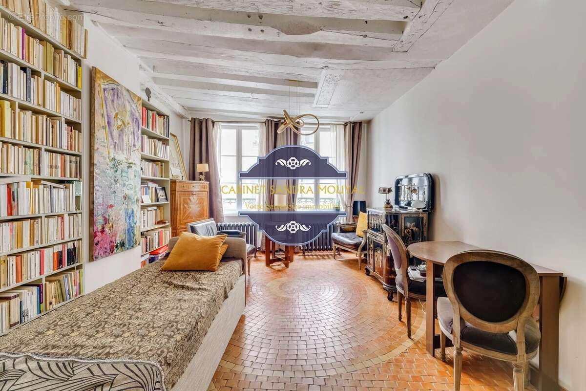 Appartement à PARIS-3E
