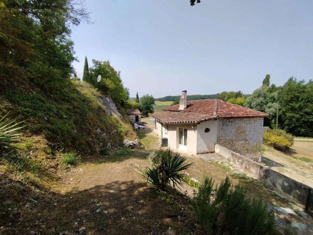 Maison à CASTELNAU-MONTRATIER