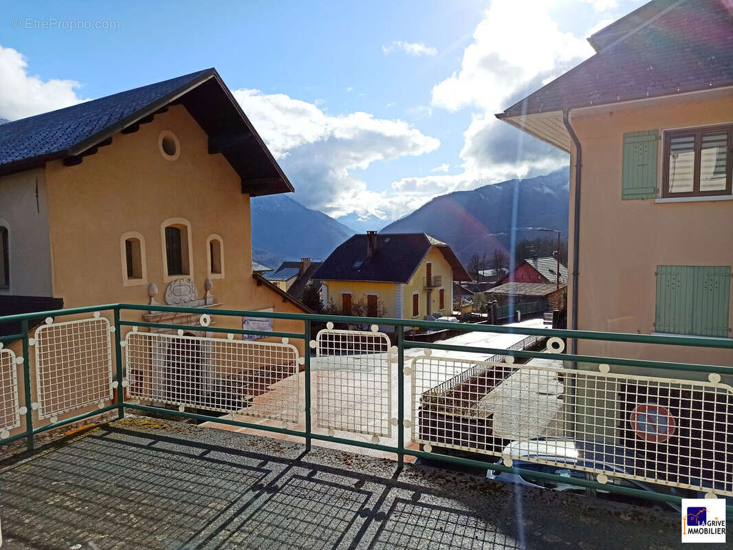 Maison à SAINT-GEORGES-DES-HURTIERES