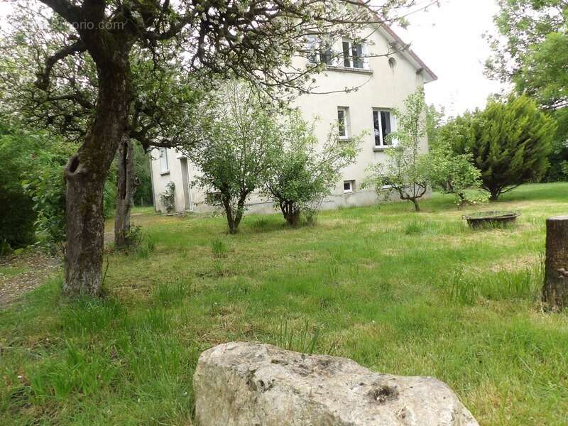 Maison à CHAMBON-SUR-VOUEIZE