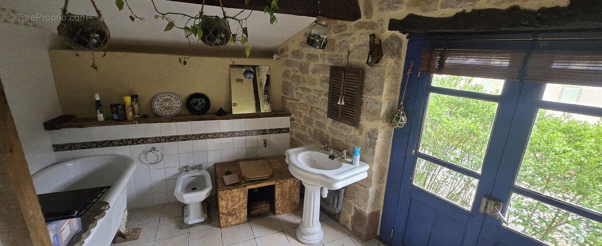 Maison en pierre à rénover - Charme et authenticité au cœur de Ligneyrac - photo 9
