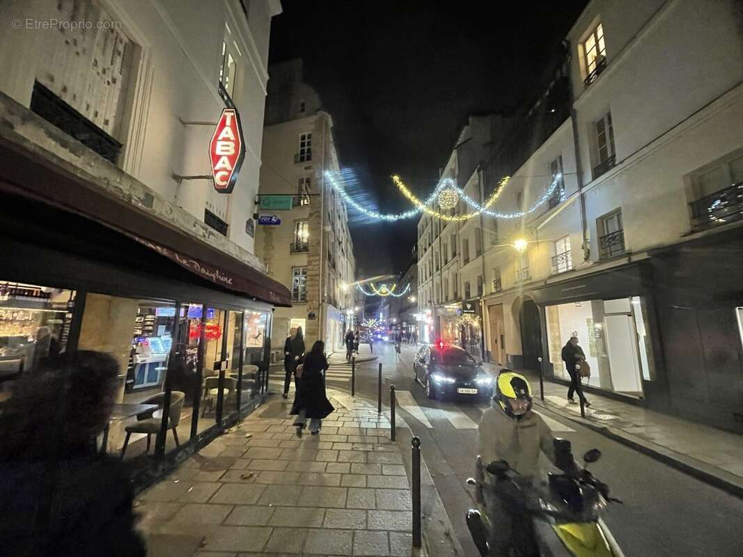 Autre à PARIS-6E