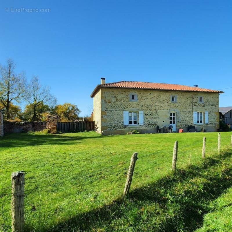 Maison à BUSSIERE-POITEVINE