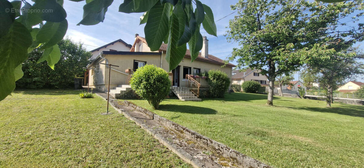 Maison à MAMIROLLE