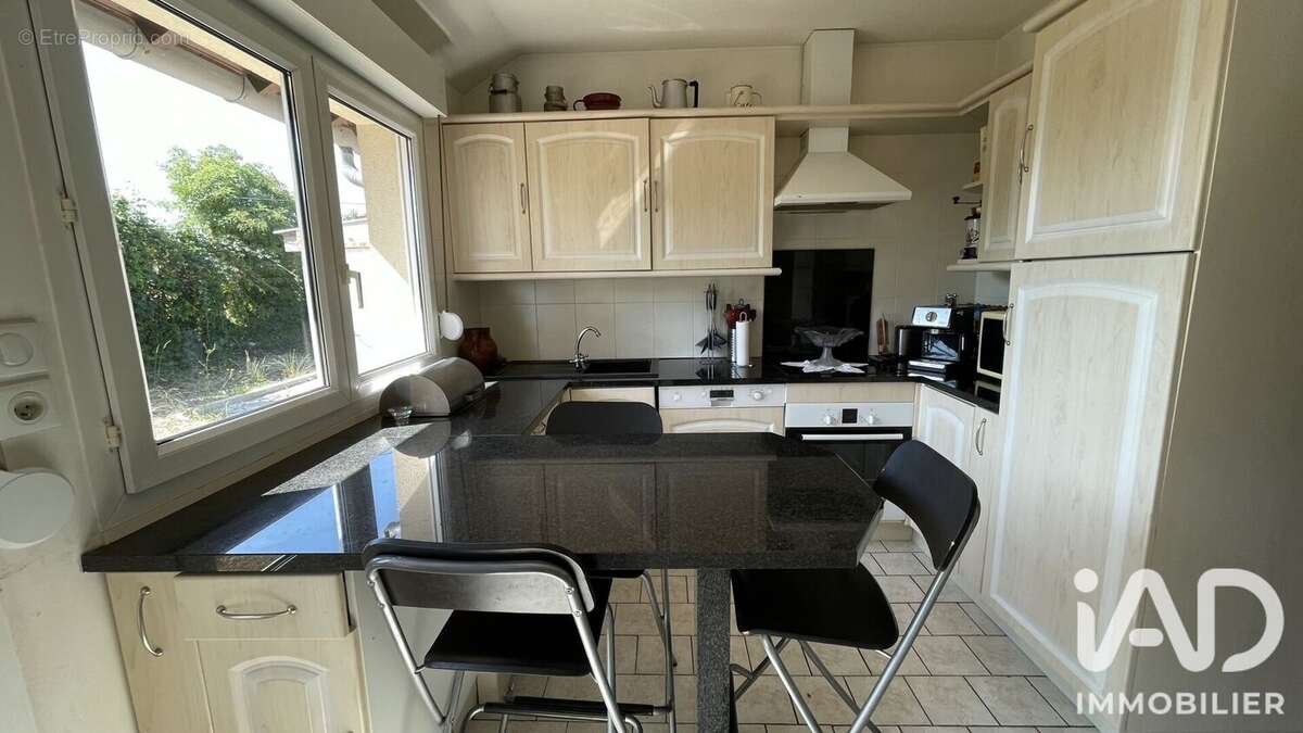 Maison 146 m² à La Chaussee-Saint-Victor  - photo 2