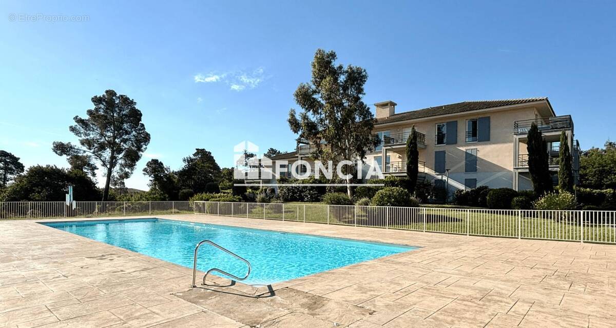 Appartement à ROQUEBRUNE-SUR-ARGENS