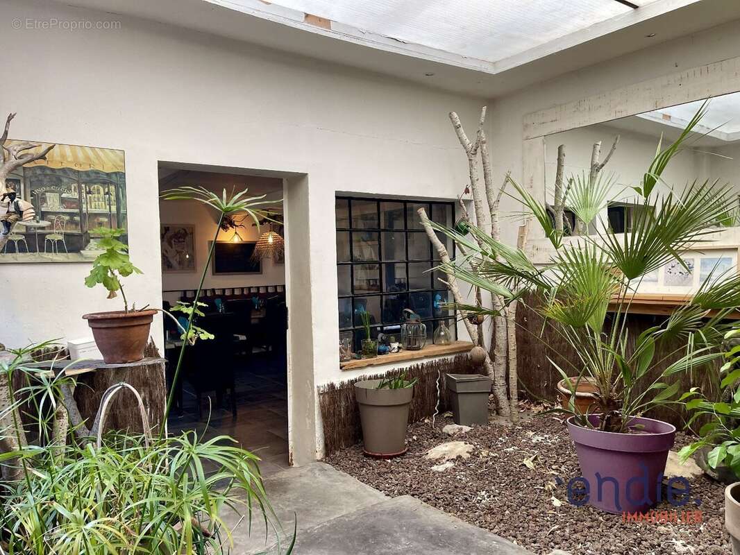 Commerce à SALERNES