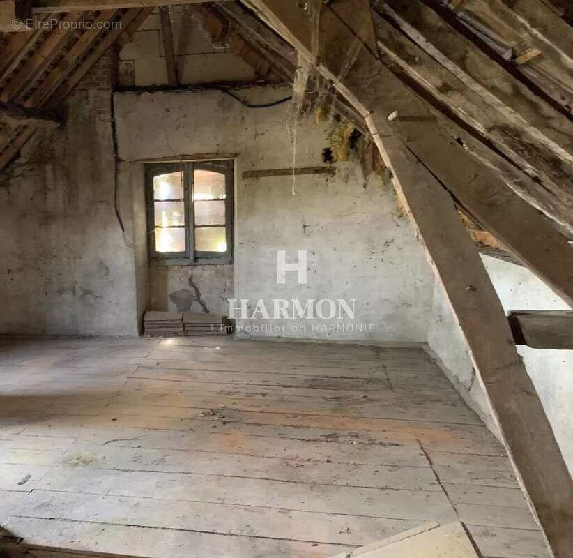 Harmon à vendre : Maison à rénover avec terrain de 2 700 m² entièrement constructible - photo 2