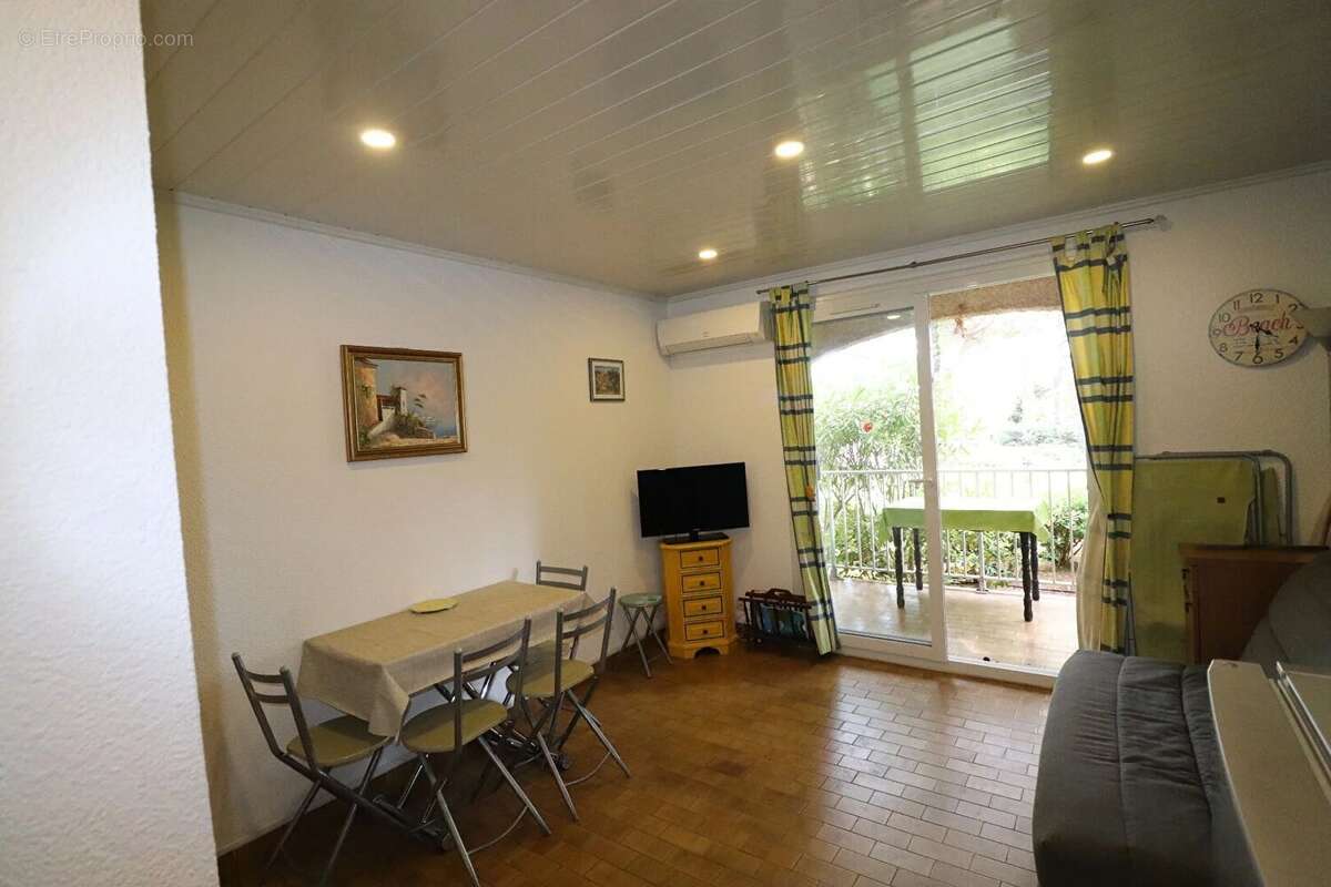 Appartement à SAINT-CYR-SUR-MER