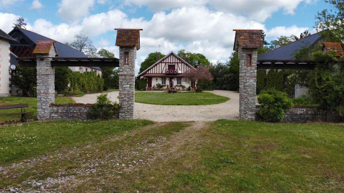 Domaine rare & isolé sur 10 hectares au milieu des champs - 1h30 de paris , parfait pour elevage, permaculture ou simplement viv - photo 4