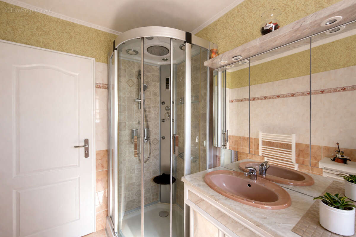 Maison à SAINT-LAURENT-DE-LA-SALANQUE