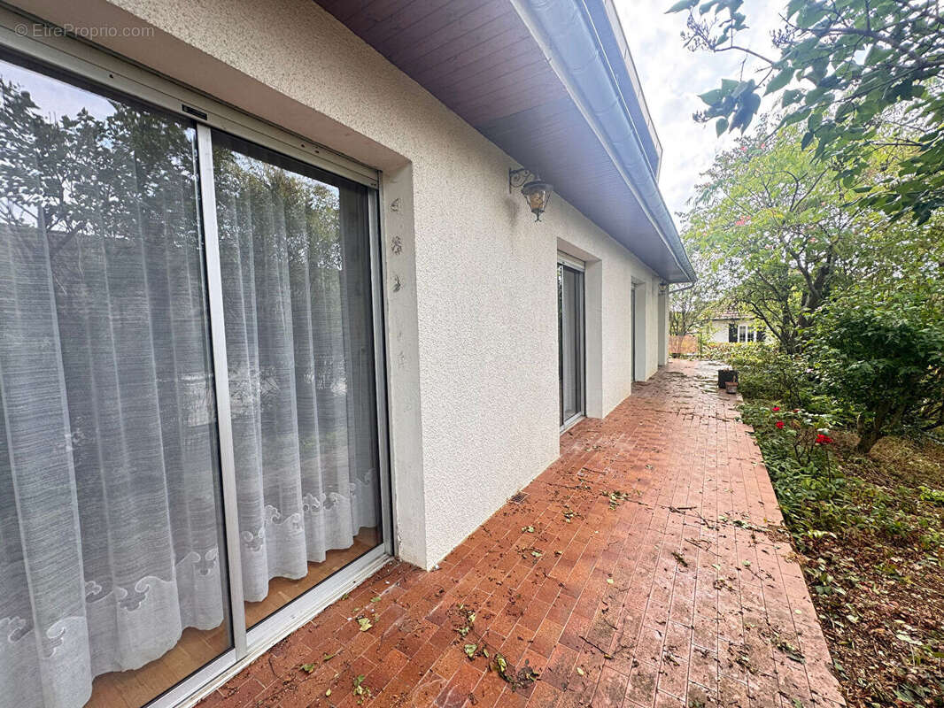 Maison Chenove 8 pièce(s) 220 m2 - photo 4
