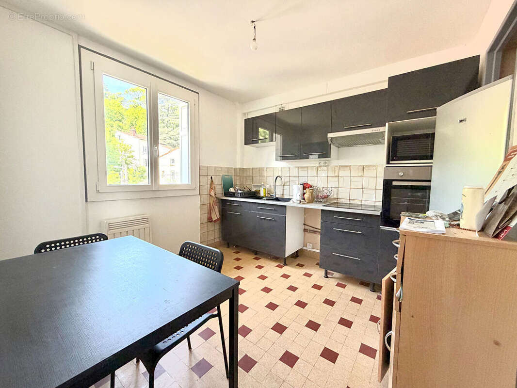 Appartement T3 60m² avec Balcon - Dernier Étage, Lumineux & Calme - photo 3