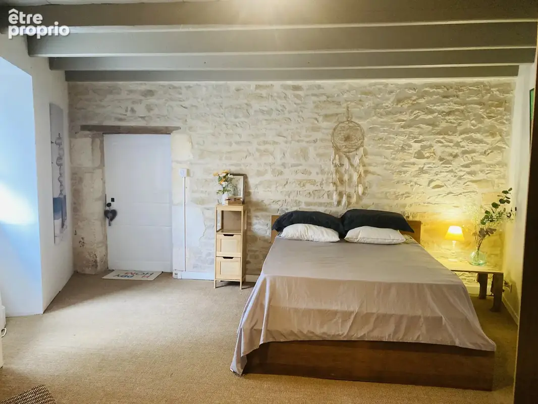 Maison en Pierre de Caractère Rénovée avec Grand Jardin et Potentiel d'aménagement - photo 8