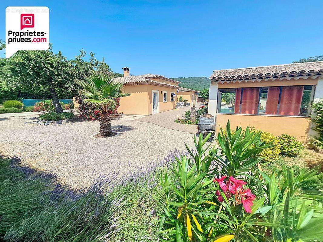 Villa plain pied 7 pieces 203 m2 piscine et terrain  paysager de 2500 m2 - photo 8
