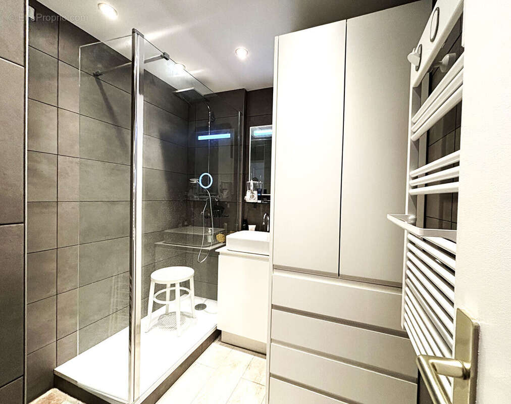 Appartement à LEVALLOIS-PERRET