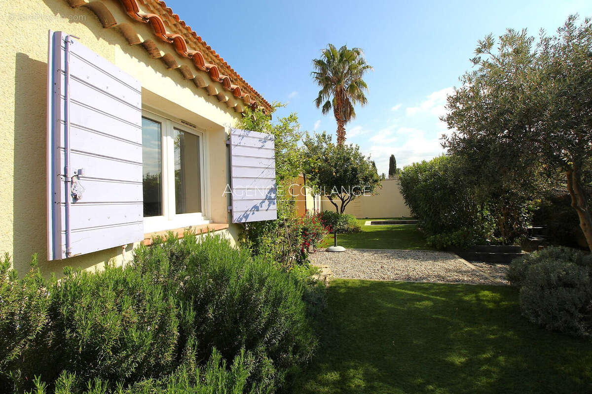 Maison à SAINT-CYR-SUR-MER