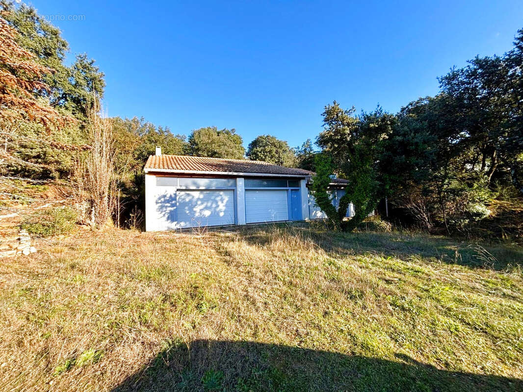 Maison à SAINT-PANTALEON-LES-VIGNES