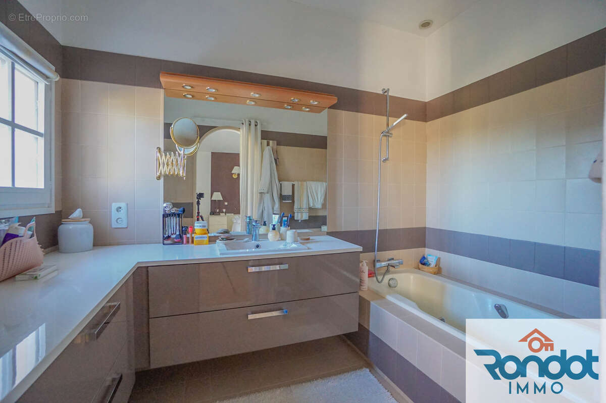 Maison à SAVIGNY-LE-SEC