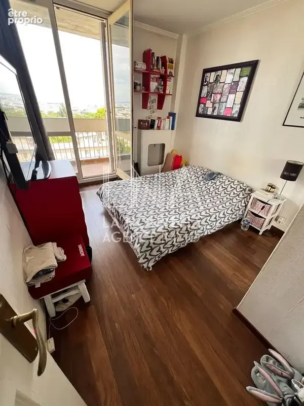 T4 82m² avec balcon vue dégagée - photo 5