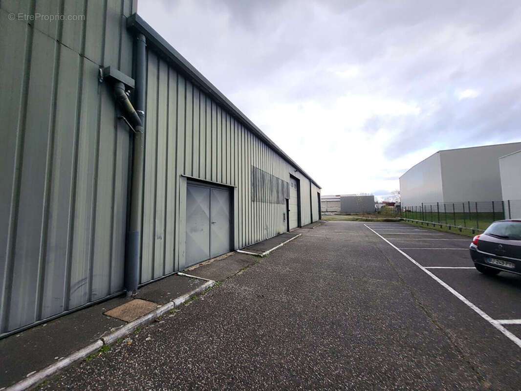 Local commercial 2300m² 69400 VILLEFRANCHE SUR SAONE - photo 4