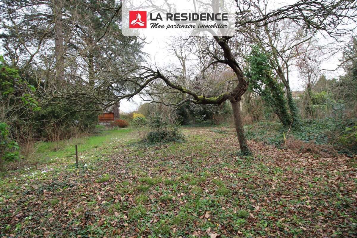 Terrain à LES MUREAUX