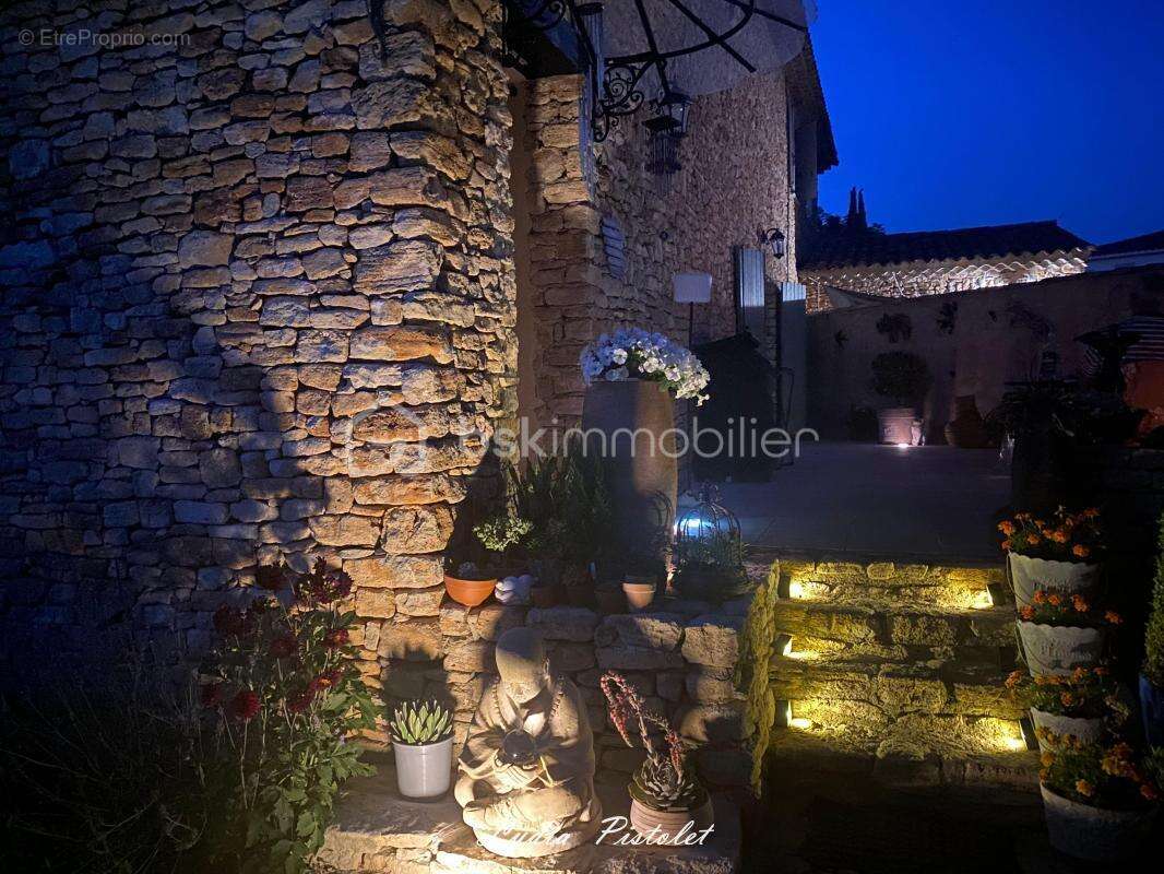 NOUVEAU - EN EXCLUSIVITÉ À Apt en Luberon (84400) - Une maison récente au charme authentique de la Provence - photo 23