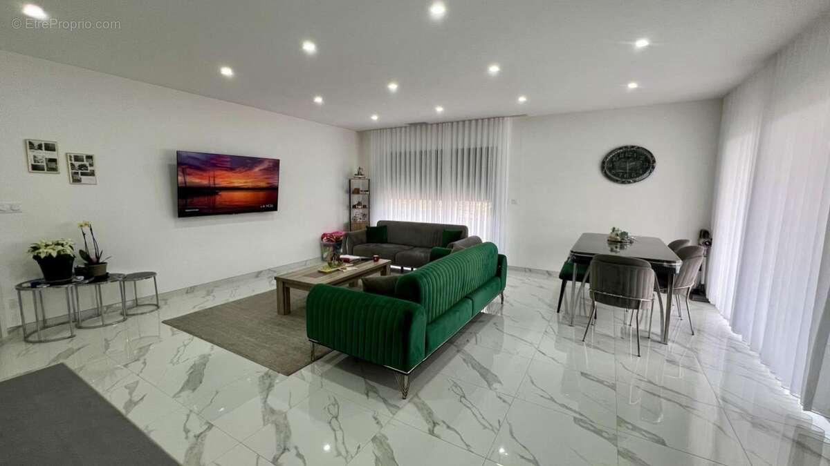 Maison à CORNEILHAN