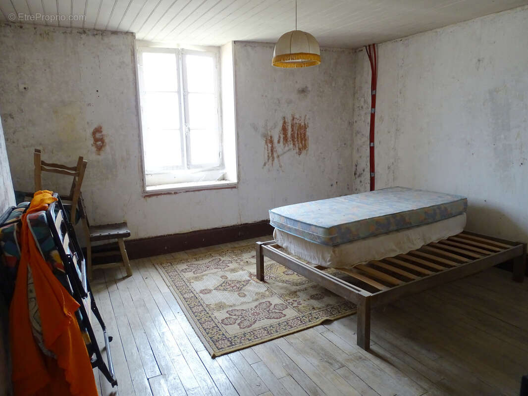 Maison à MONTIGNY-SUR-AUBE