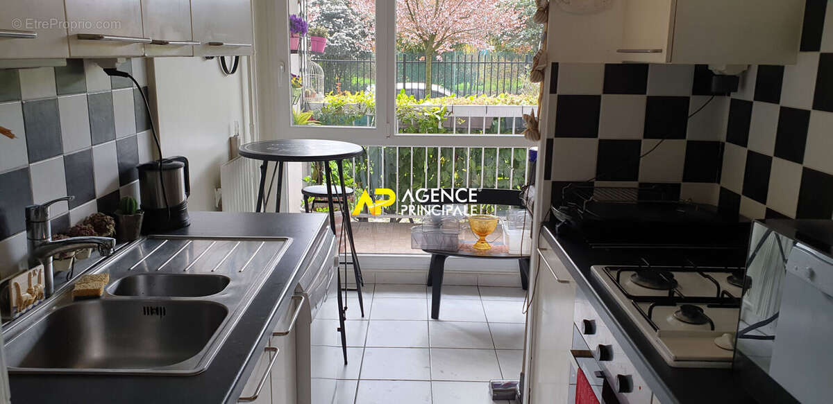 Appartement à SARTROUVILLE