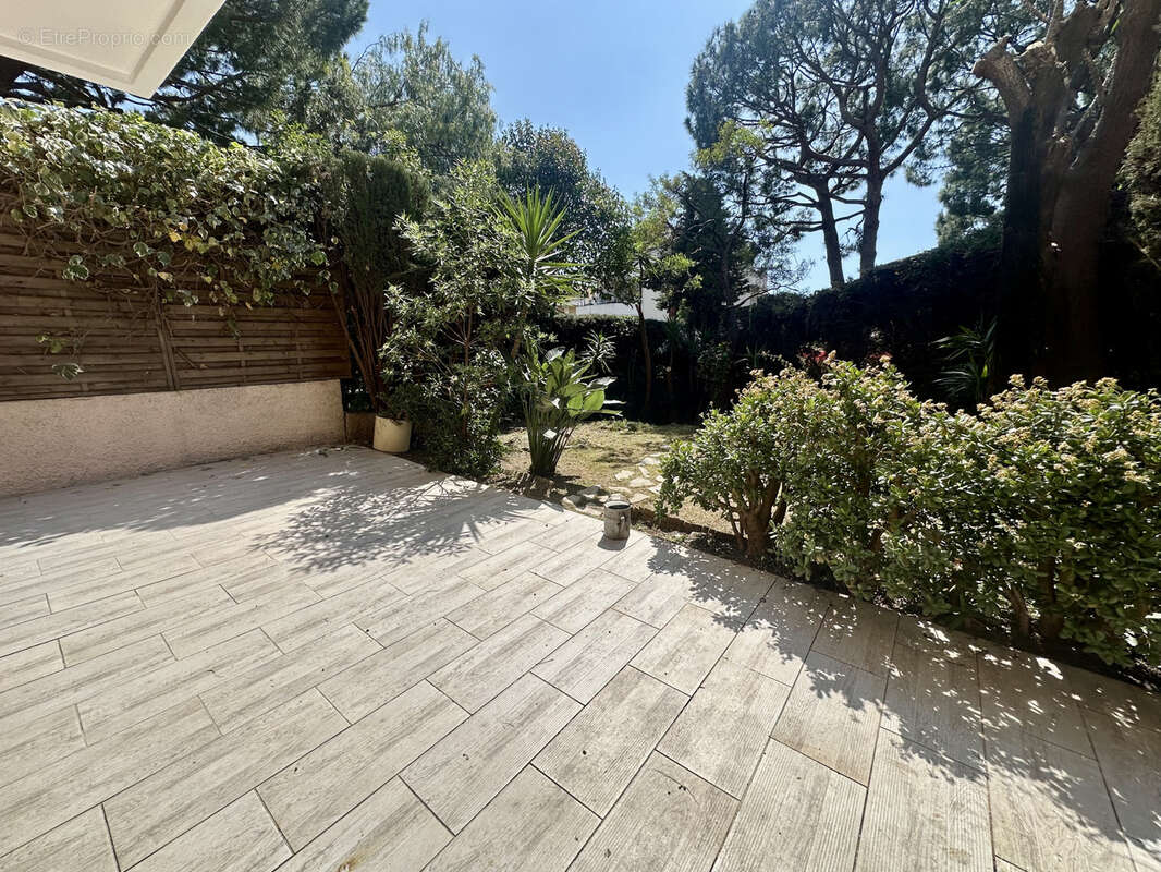 Appartement à SAINT-LAURENT-DU-VAR