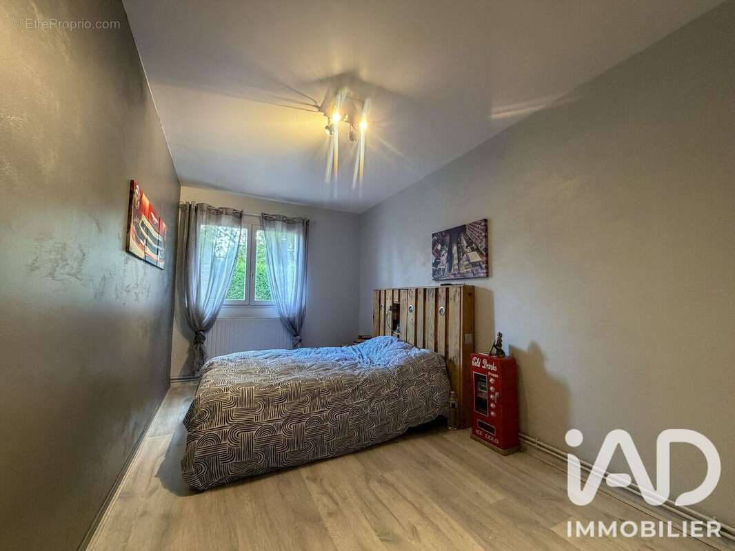 Maison 115 m² à Sainte-Colombe-La-Commanderie  - photo 8