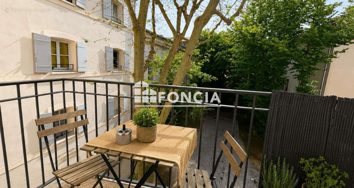 Appartement à VILLENEUVE-LES-AVIGNON