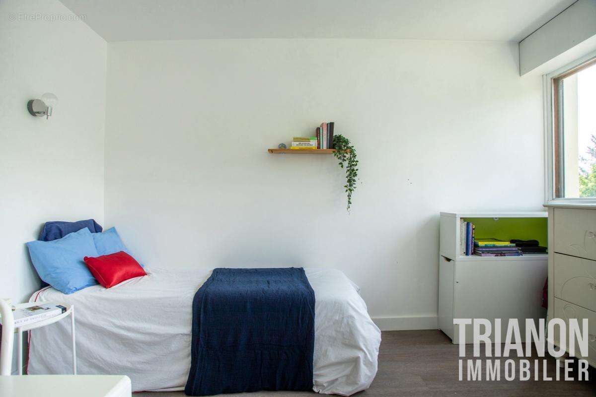 Appartement à LE MESNIL-LE-ROI